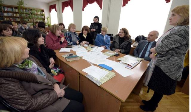 Завідувач кафедри інформатики та методики її навчання Балик Н. Р. та доц. Шмигер Г. П. презентують учасникам семінару систему PISA